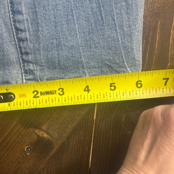 DKNY•SOHO Skinny•SIZE 8•slight distressing•Pre-Loved•good condition (13) - Picture 11 of 11